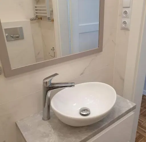 Duplex 250 M From Market Square