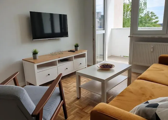 Duplex 250 M From Market Square